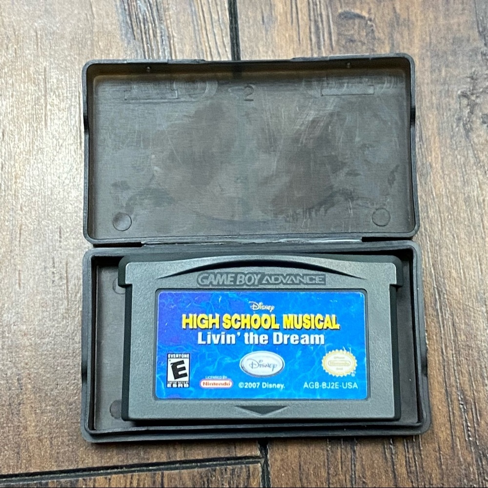 HIGH SCHOOL MUSICAL: LIVIN' THE DREAM NINTENDO GAMEBOY ADVANCE SP GBA